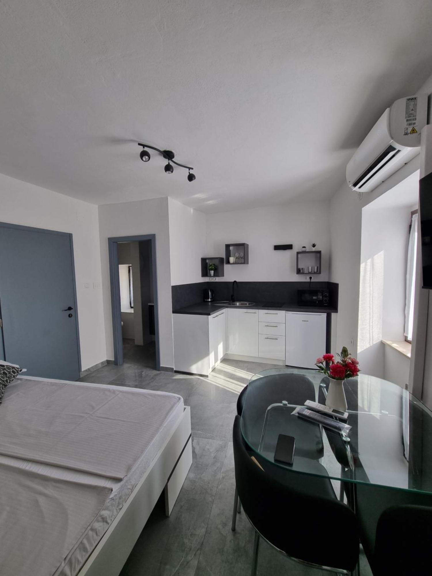 Apartments And Room Vela セニ 部屋 写真